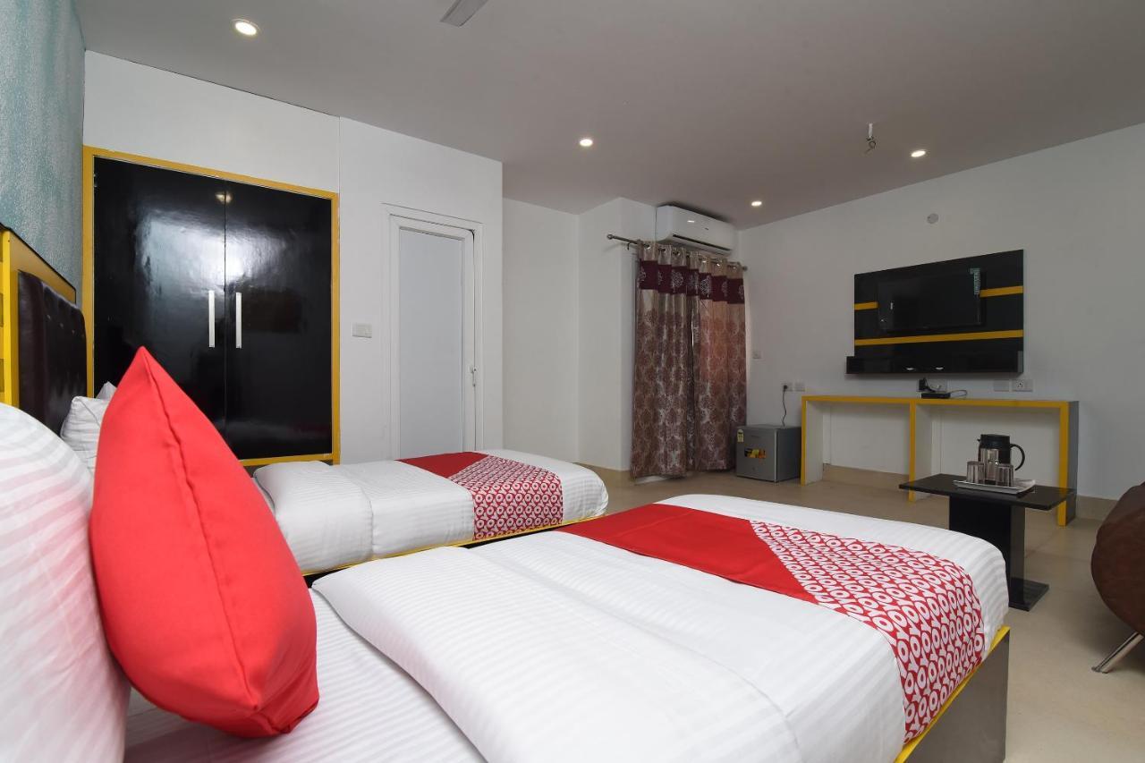 Capital O 13310 Noida Suites Esterno foto