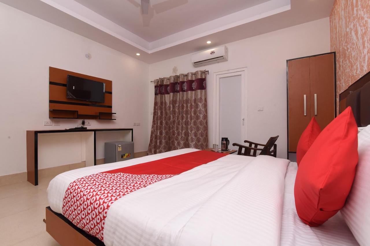 Capital O 13310 Noida Suites Esterno foto