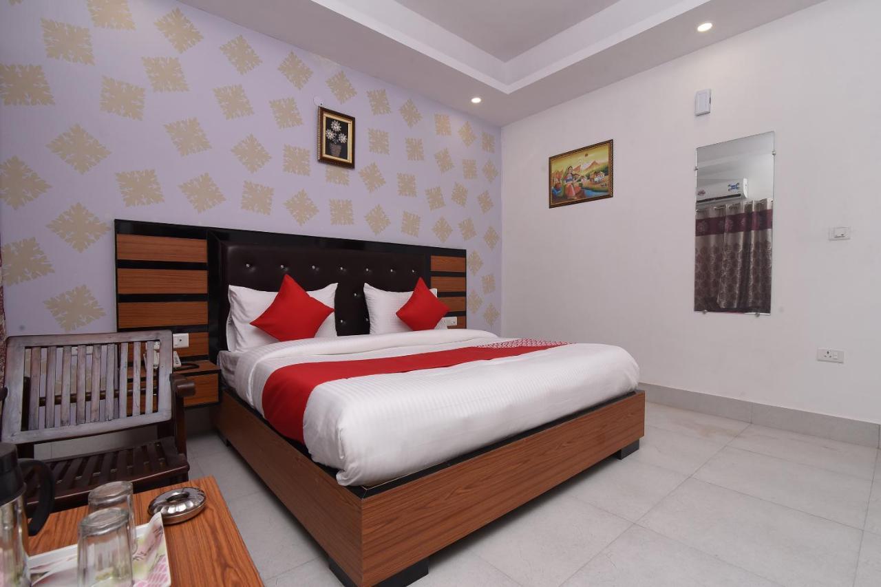 Capital O 13310 Noida Suites Esterno foto
