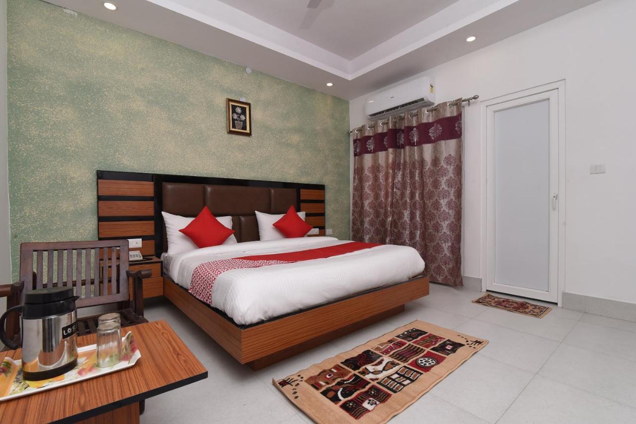 Capital O 13310 Noida Suites Esterno foto