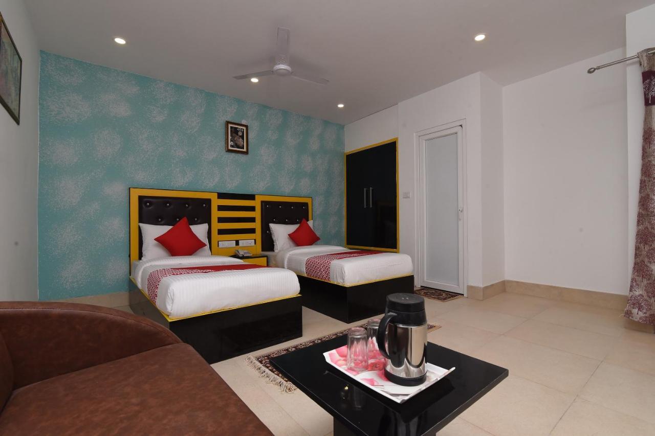 Capital O 13310 Noida Suites Esterno foto