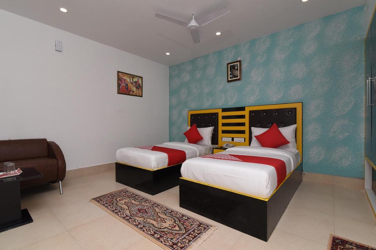 Capital O 13310 Noida Suites Esterno foto