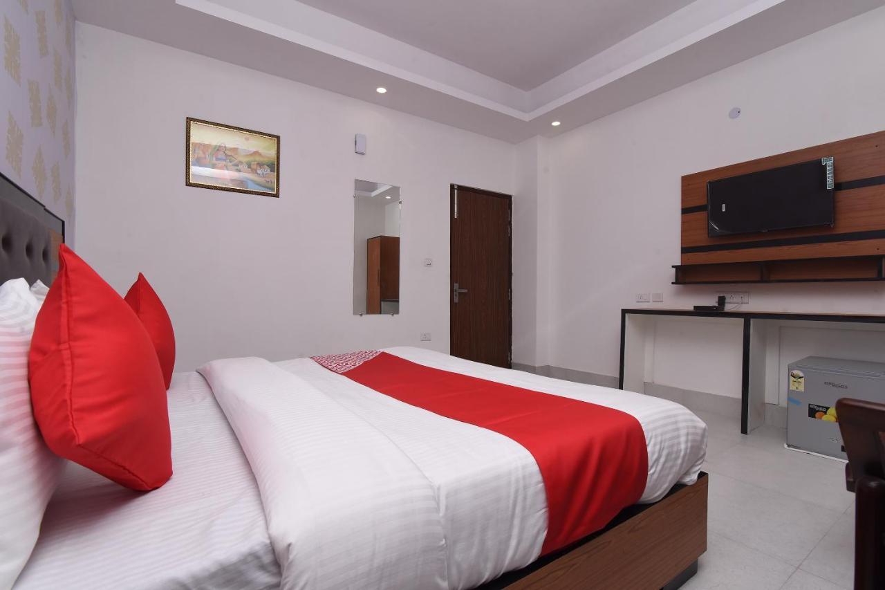 Capital O 13310 Noida Suites Esterno foto