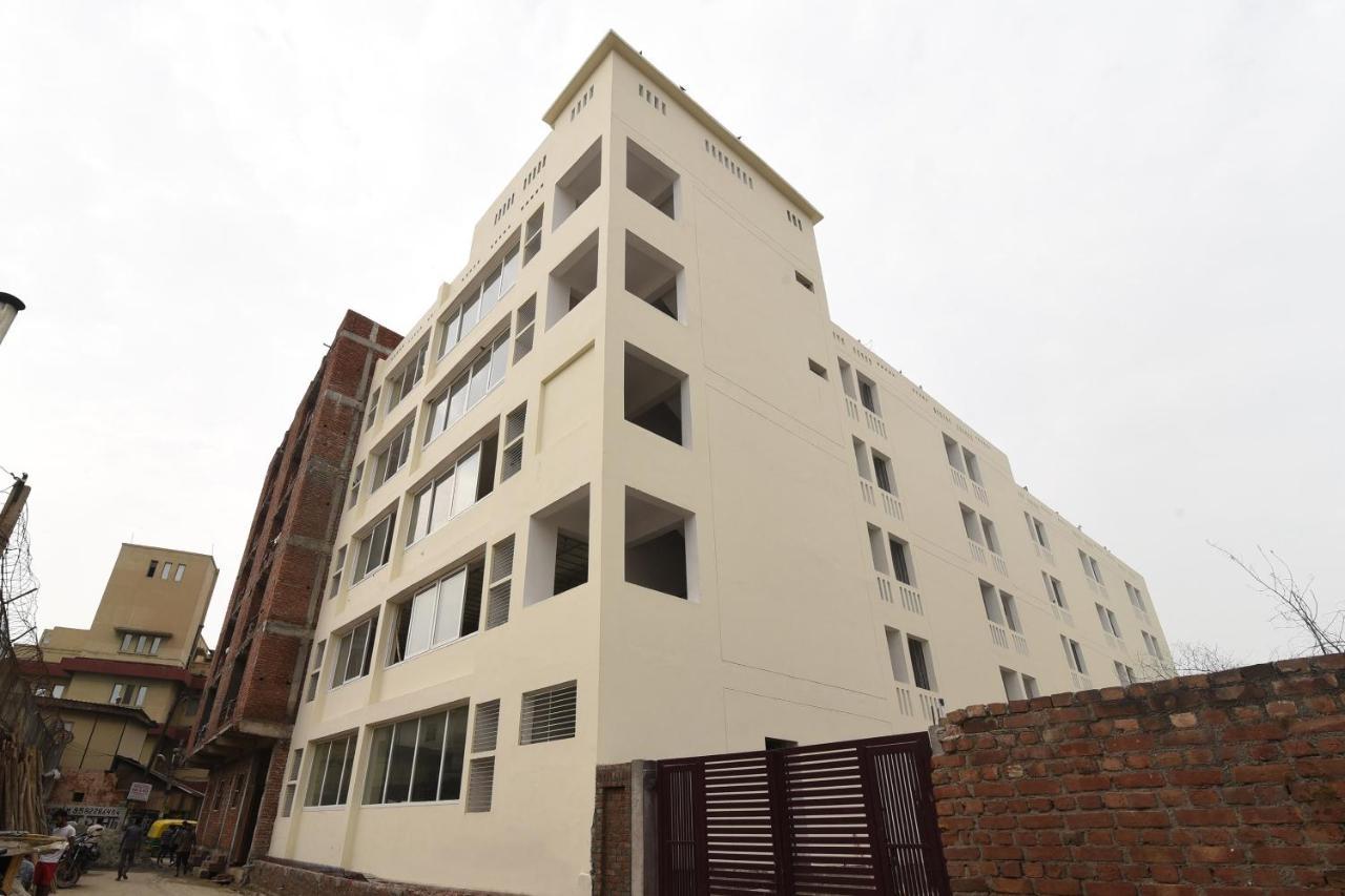 Capital O 13310 Noida Suites Esterno foto
