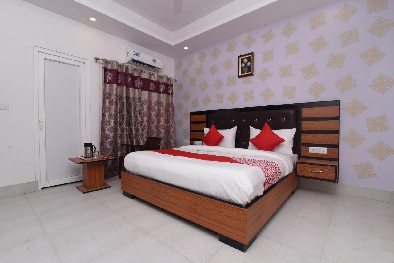 Capital O 13310 Noida Suites Esterno foto