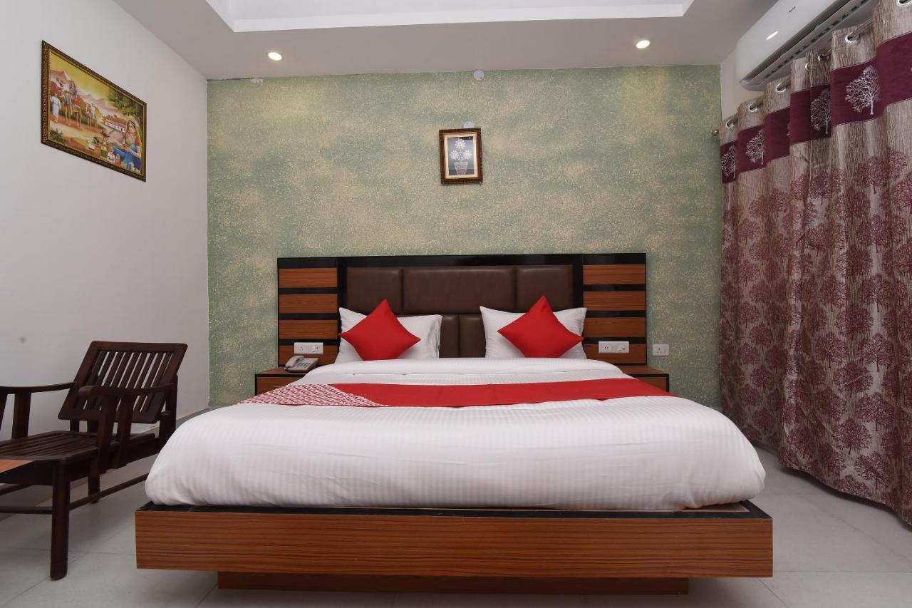 Capital O 13310 Noida Suites Esterno foto