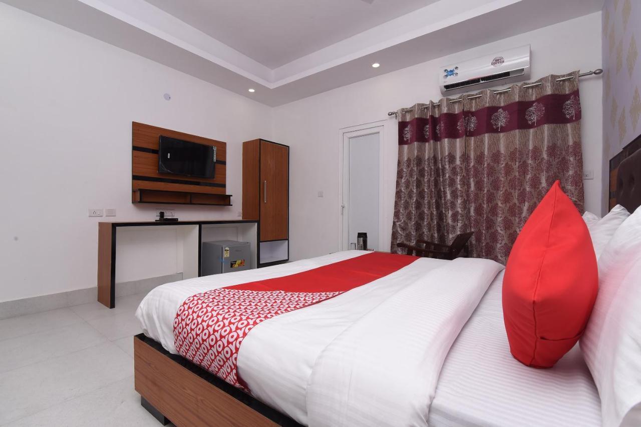 Capital O 13310 Noida Suites Esterno foto