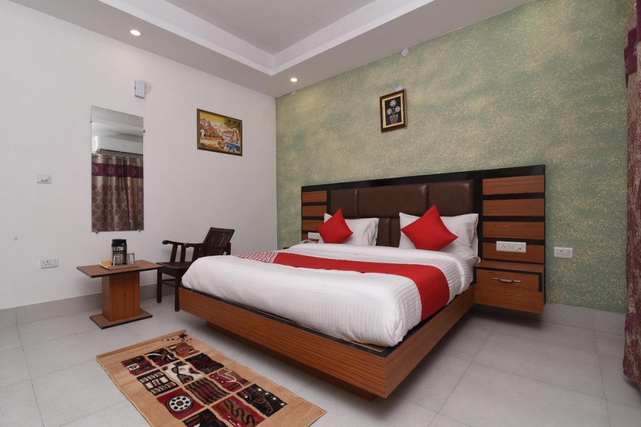 Capital O 13310 Noida Suites Esterno foto