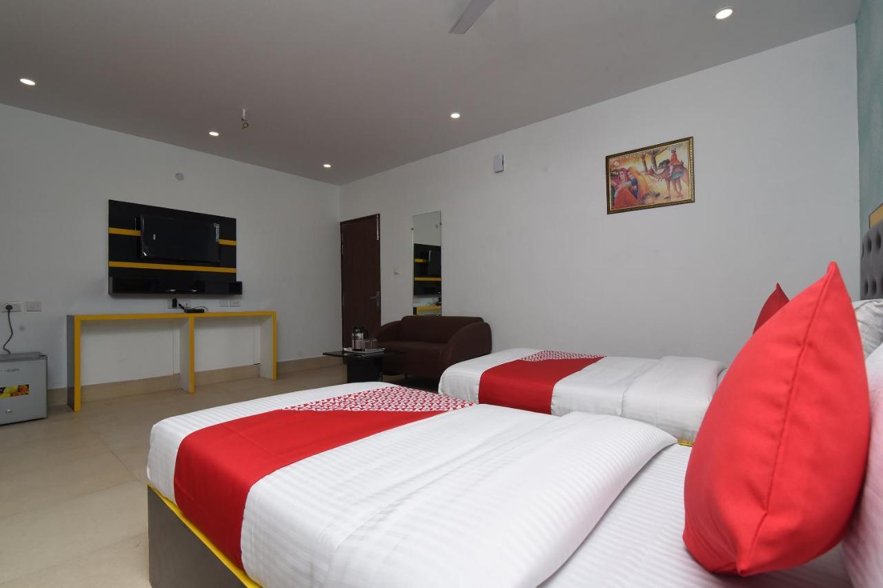 Capital O 13310 Noida Suites Esterno foto
