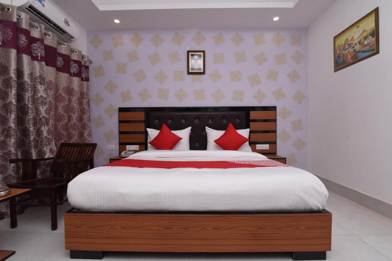 Capital O 13310 Noida Suites Esterno foto