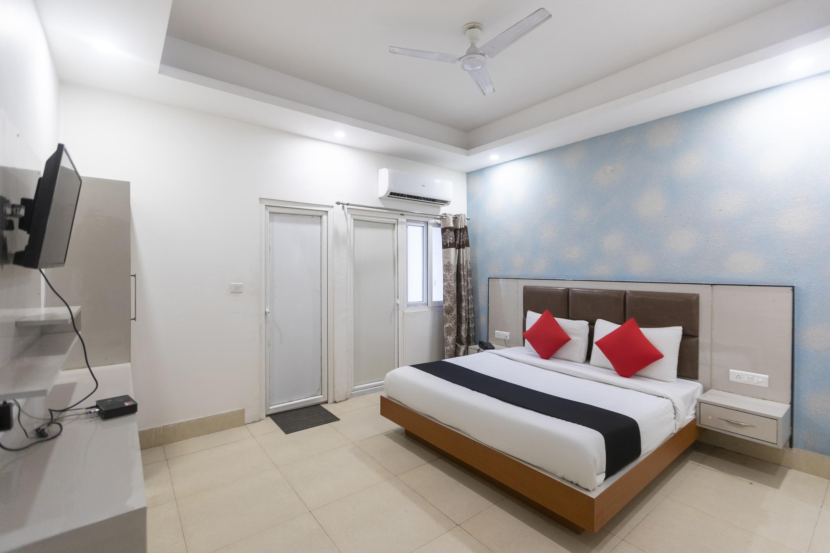 Capital O 13310 Noida Suites Esterno foto