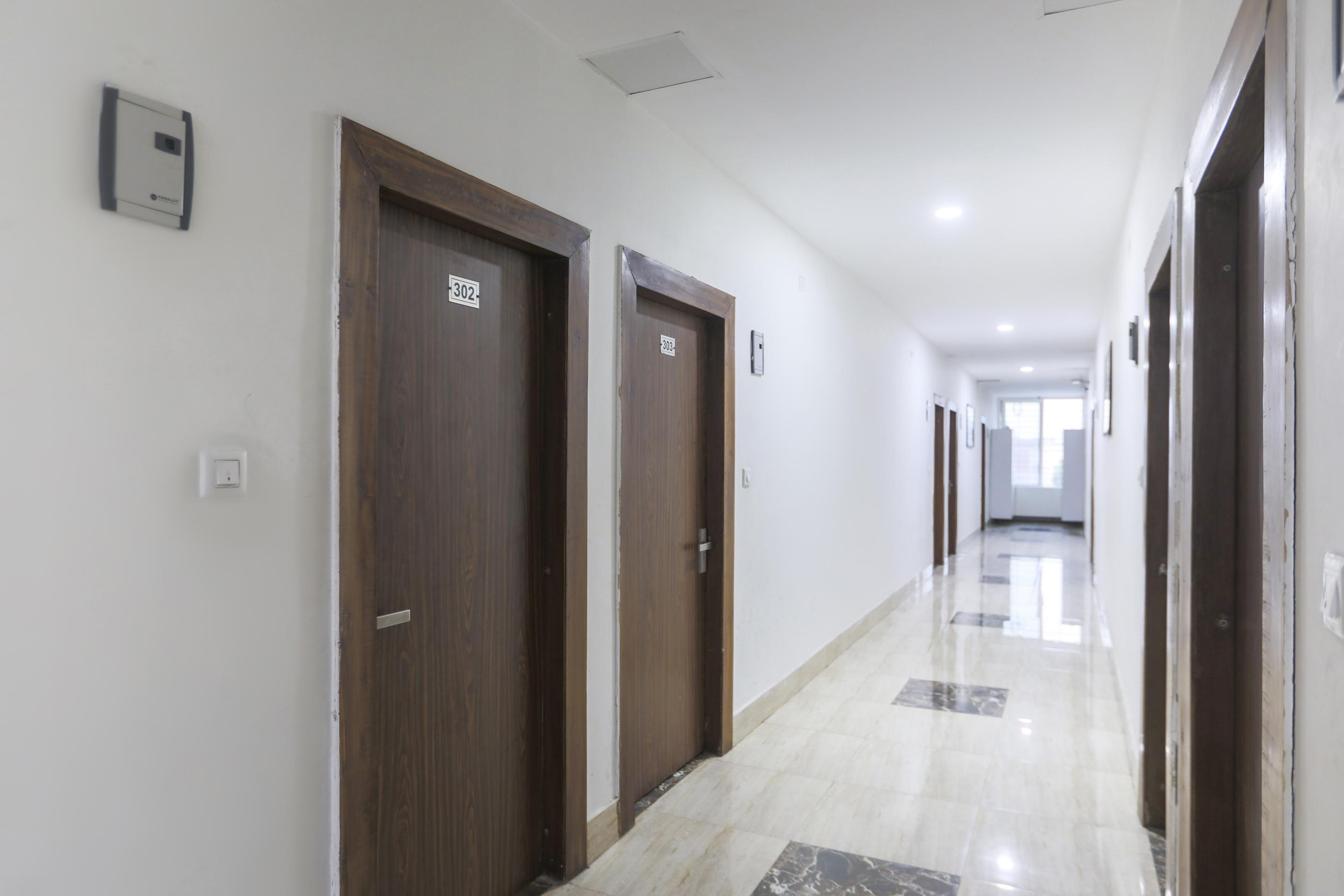 Capital O 13310 Noida Suites Esterno foto