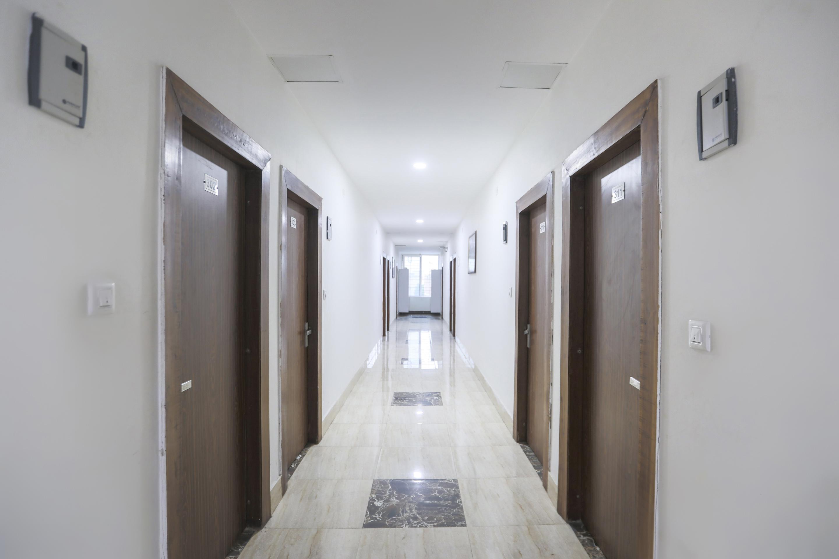 Capital O 13310 Noida Suites Esterno foto