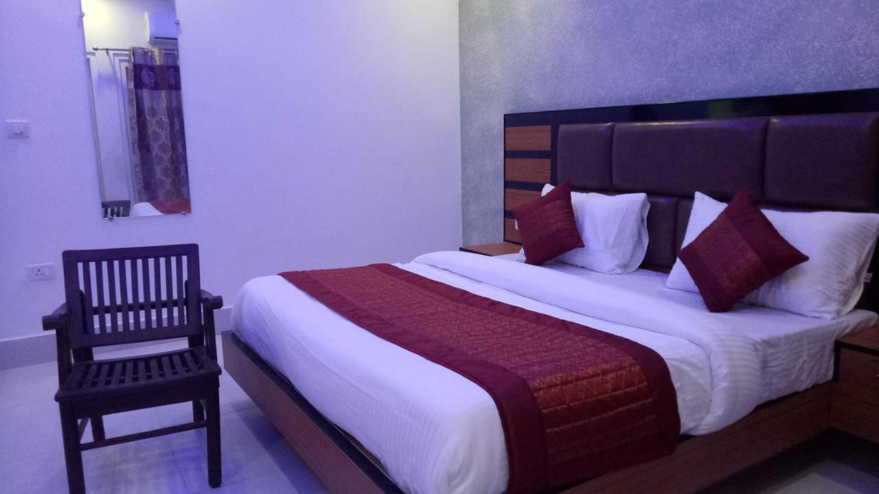 Capital O 13310 Noida Suites Esterno foto