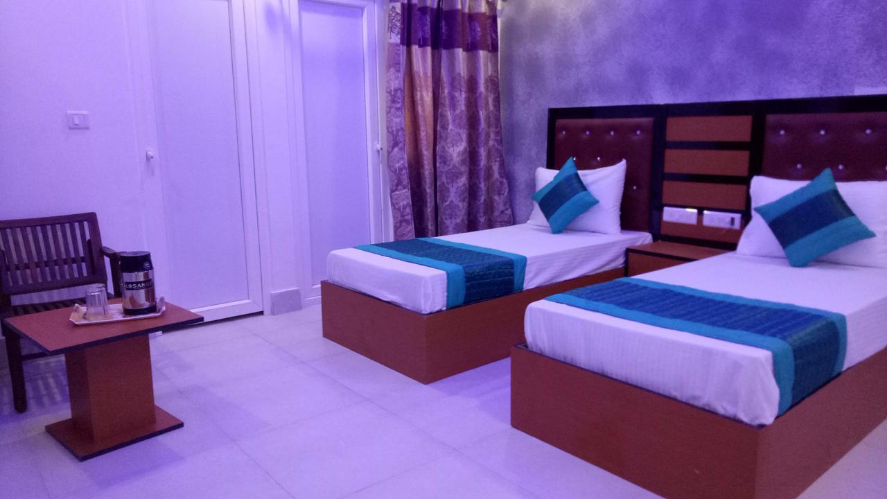 Capital O 13310 Noida Suites Esterno foto