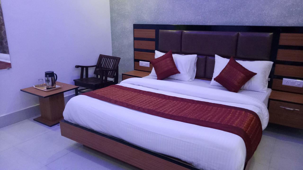 Capital O 13310 Noida Suites Esterno foto