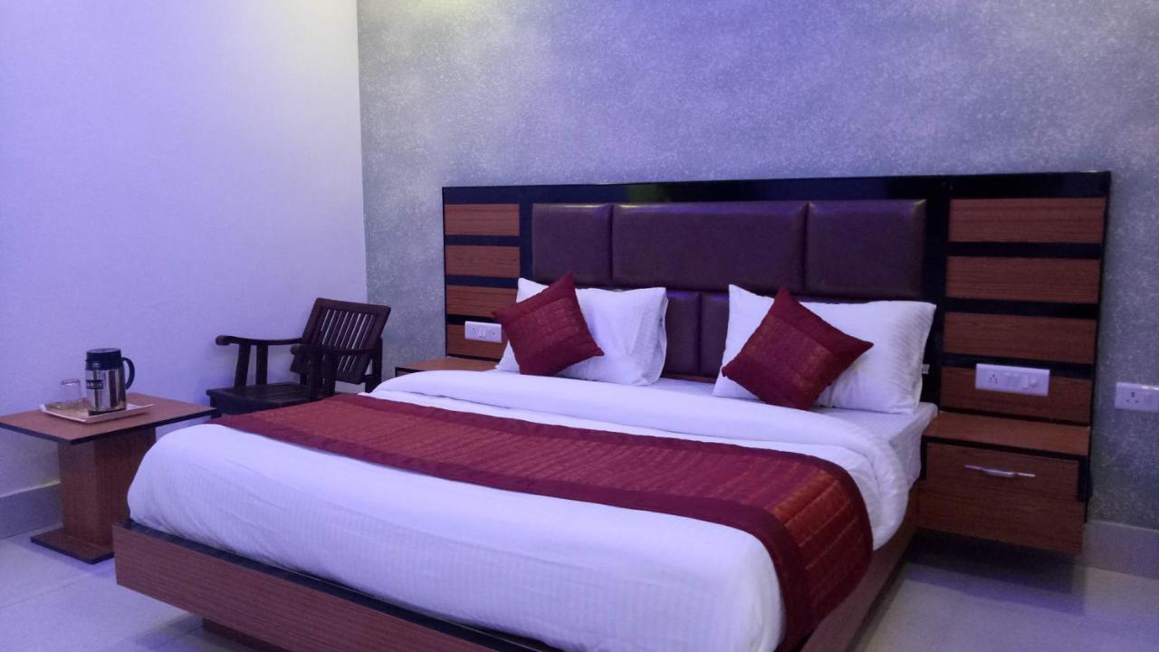 Capital O 13310 Noida Suites Esterno foto
