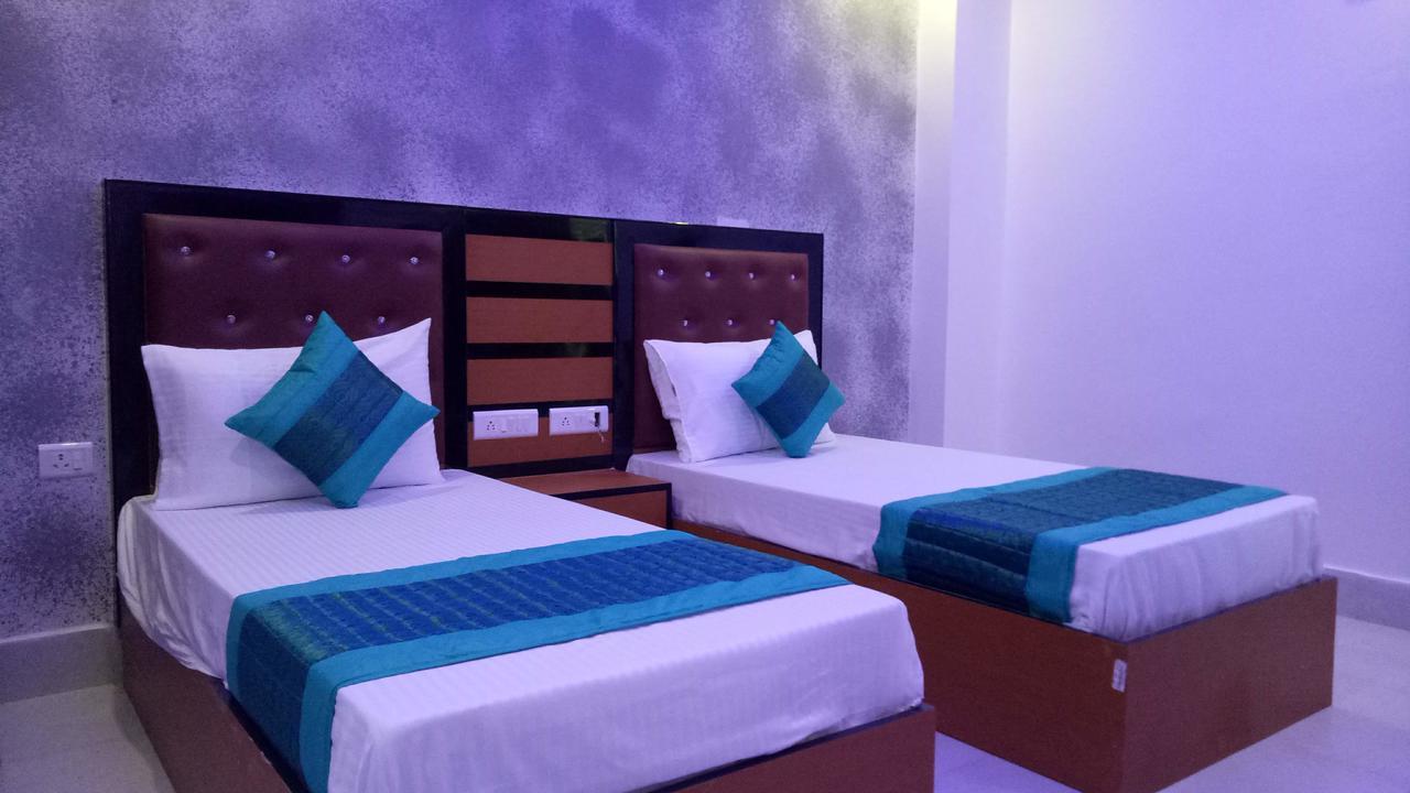 Capital O 13310 Noida Suites Esterno foto