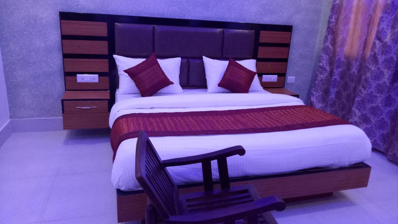 Capital O 13310 Noida Suites Esterno foto