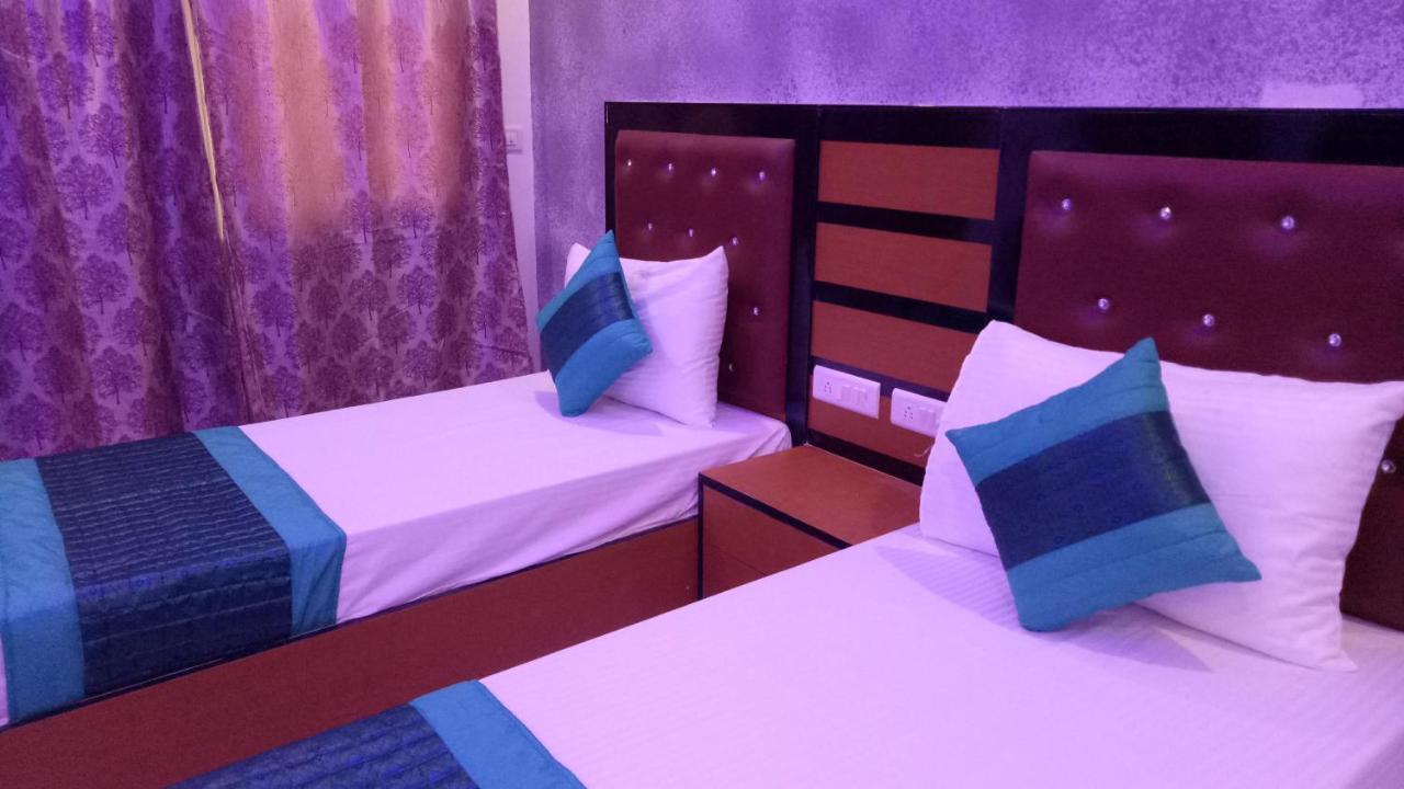 Capital O 13310 Noida Suites Esterno foto