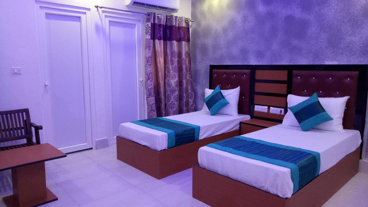 Capital O 13310 Noida Suites Esterno foto
