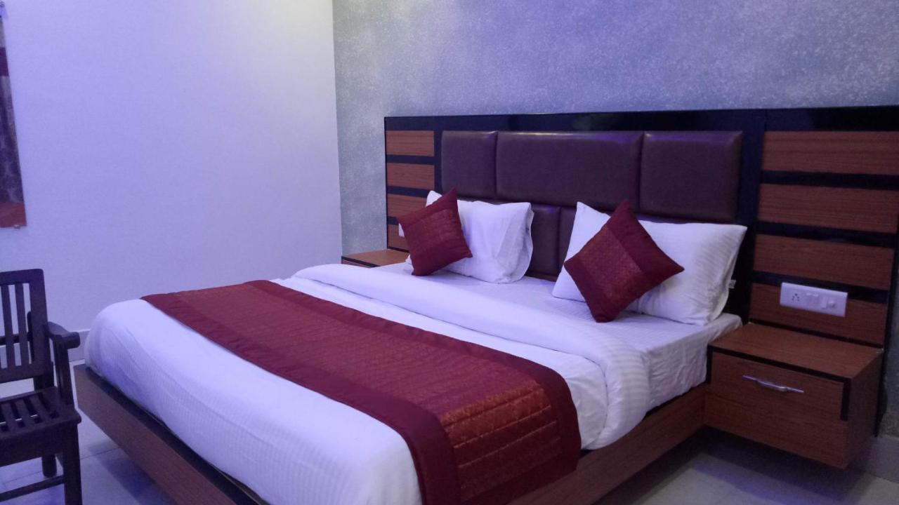 Capital O 13310 Noida Suites Esterno foto