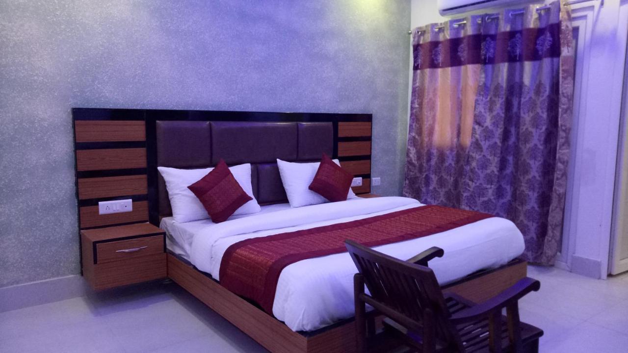 Capital O 13310 Noida Suites Esterno foto
