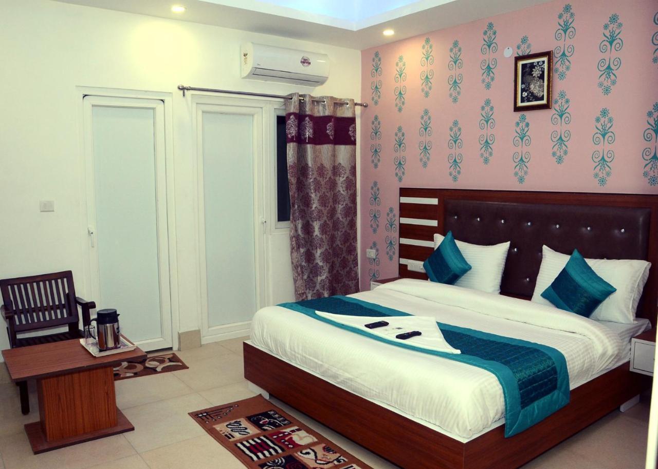 Capital O 13310 Noida Suites Esterno foto