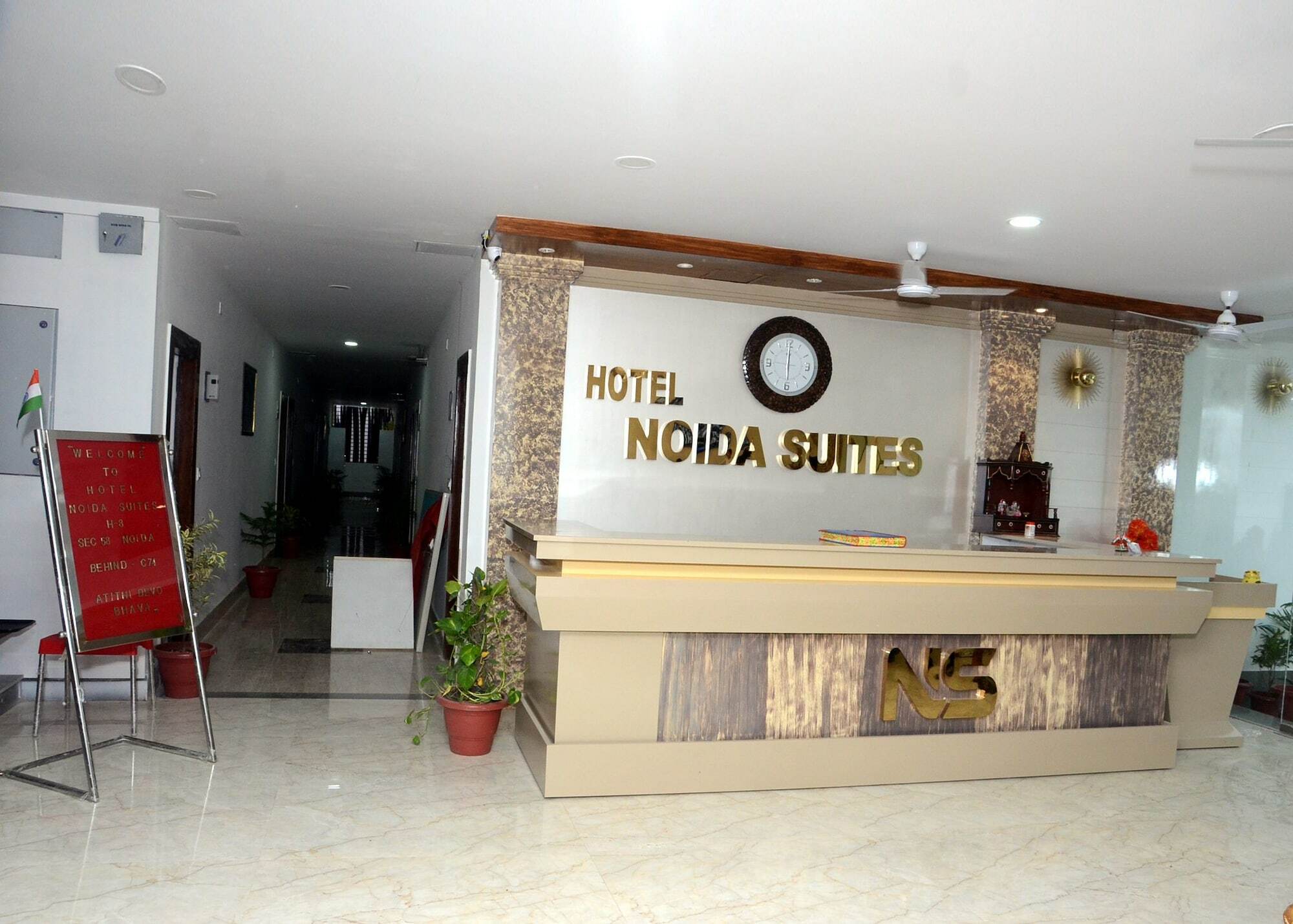 Capital O 13310 Noida Suites Esterno foto