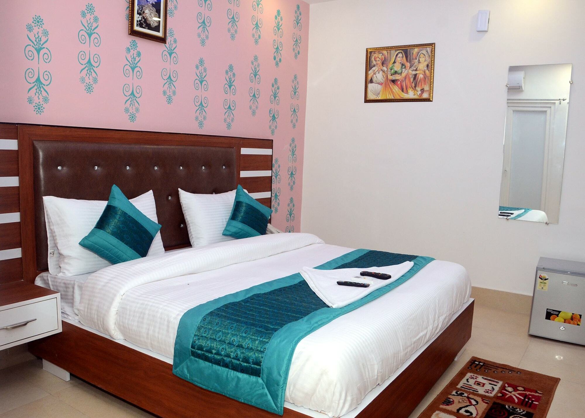 Capital O 13310 Noida Suites Esterno foto